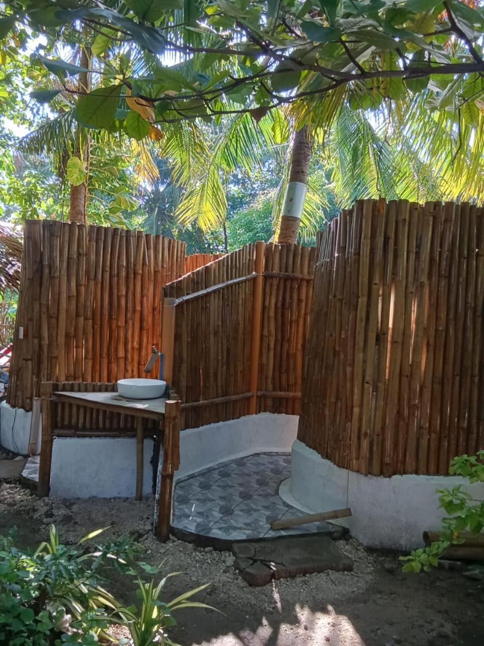 Georgia'S Neverland Hostel Pulau Malapascua Bagian luar foto