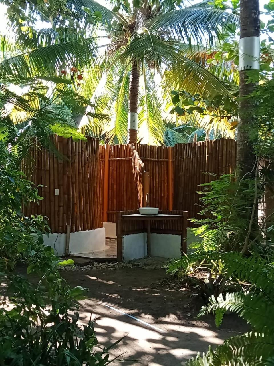 Georgia'S Neverland Hostel Pulau Malapascua Bagian luar foto
