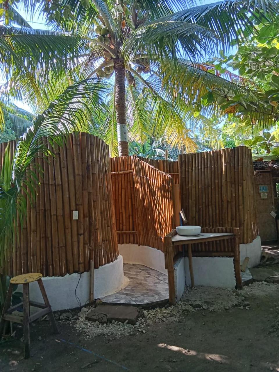 Georgia'S Neverland Hostel Pulau Malapascua Bagian luar foto