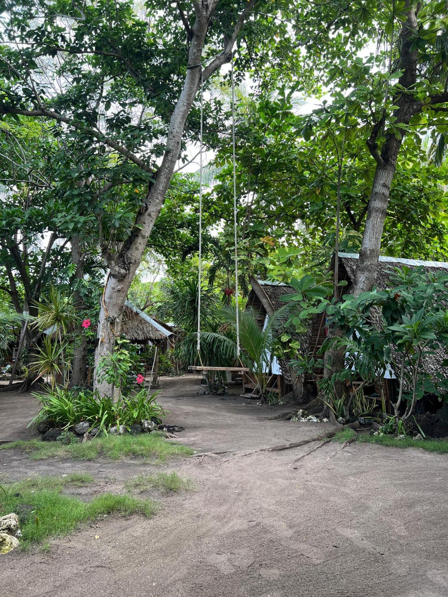 Georgia'S Neverland Hostel Pulau Malapascua Bagian luar foto