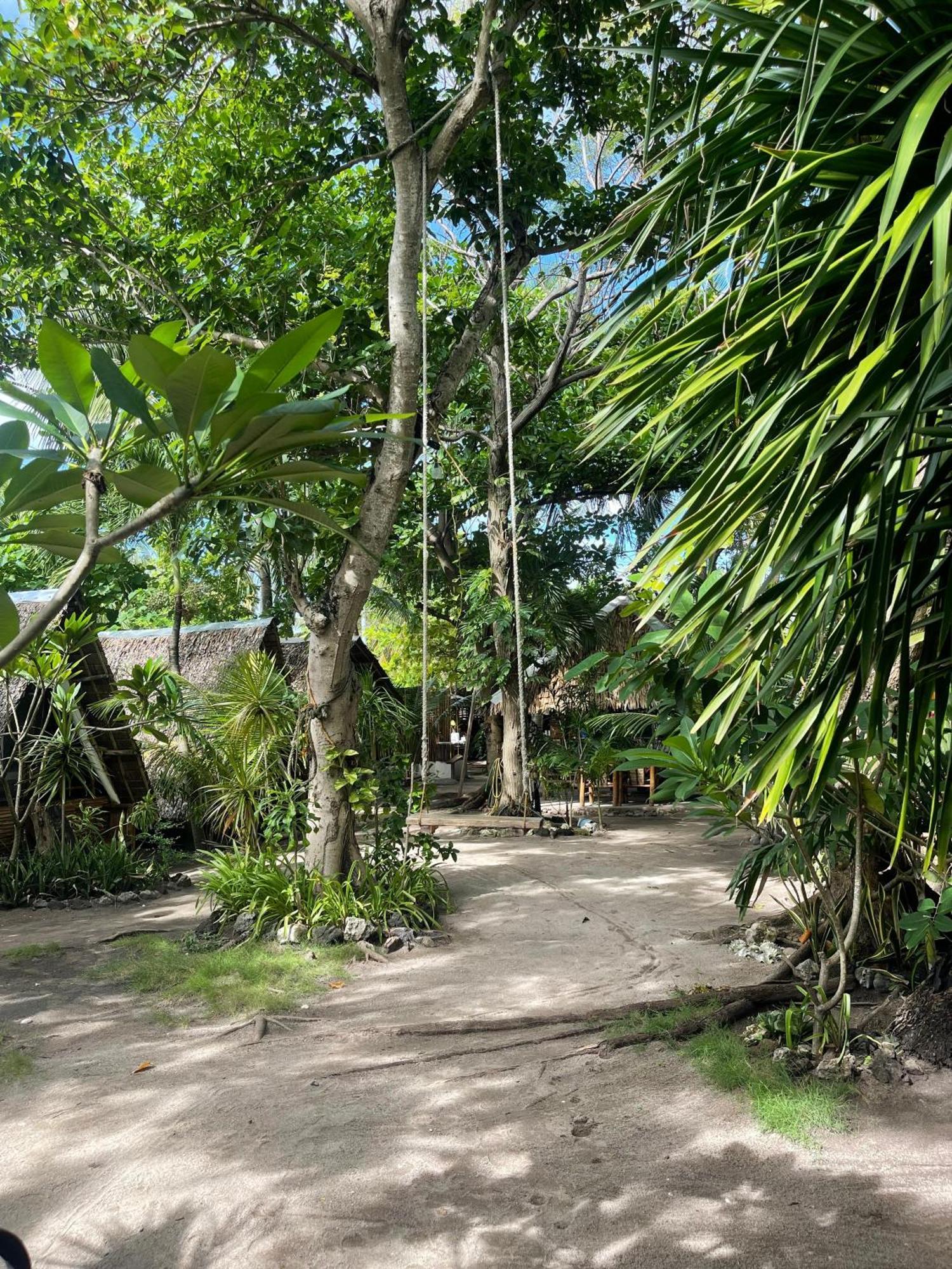 Georgia'S Neverland Hostel Pulau Malapascua Bagian luar foto