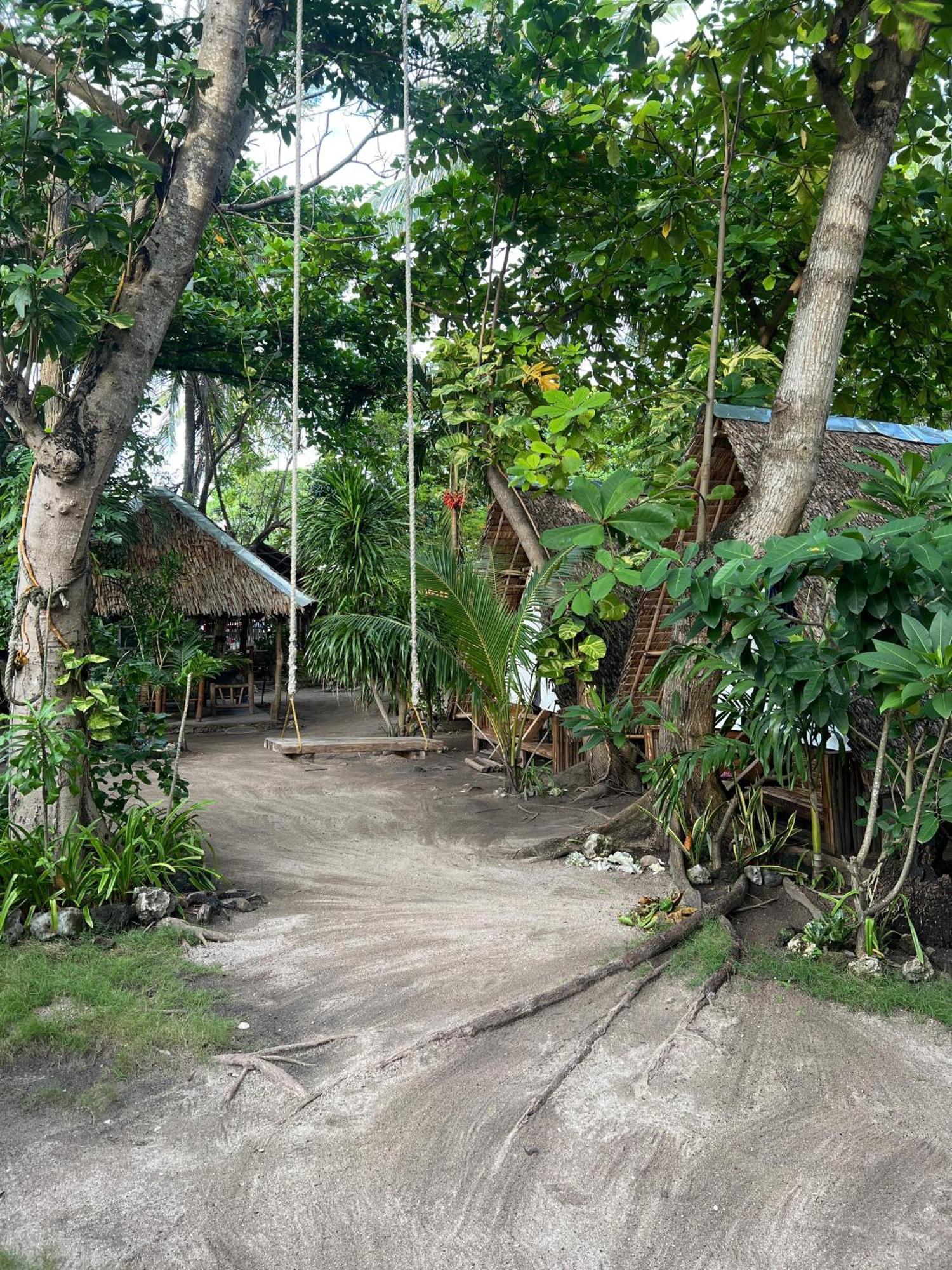 Georgia'S Neverland Hostel Pulau Malapascua Bagian luar foto